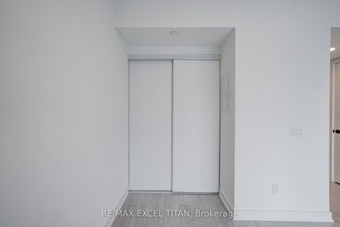 Photo 12 at 416 - 5 Lakeview Avenue, Bellwoods, Toronto