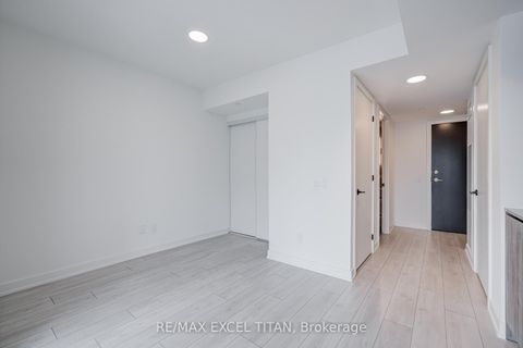 Photo 13 at 416 - 5 Lakeview Avenue, Bellwoods, Toronto