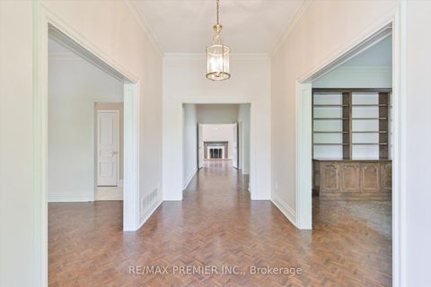 Photo 2 at 25 Highgrove Crescent, Mill Pond, Richmond Hill