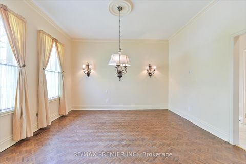 Photo 4 at 25 Highgrove Crescent, Mill Pond, Richmond Hill