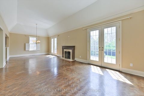 Photo 7 at 25 Highgrove Crescent, Mill Pond, Richmond Hill