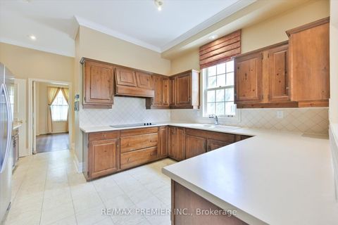 Photo 12 at 25 Highgrove Crescent, Mill Pond, Richmond Hill