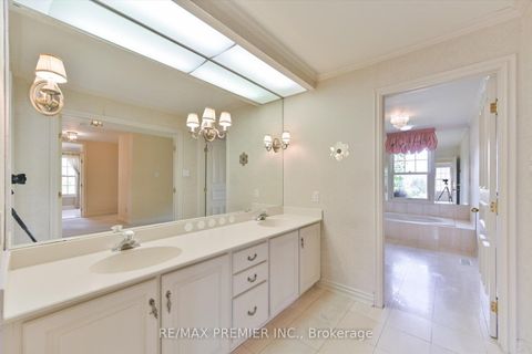 Photo 18 at 25 Highgrove Crescent, Mill Pond, Richmond Hill