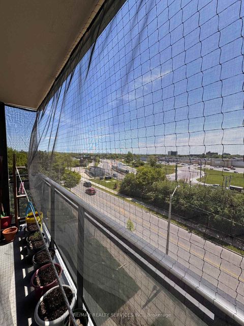 Photo 2 at 501 - 60 Stevenson Road, Jamestown, Toronto