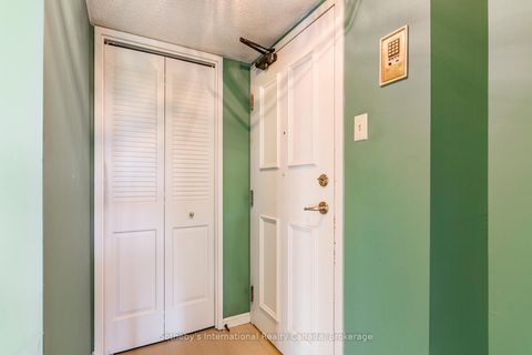 Photo 4 at 509 - 245 The Donway W, Don Mills, Toronto