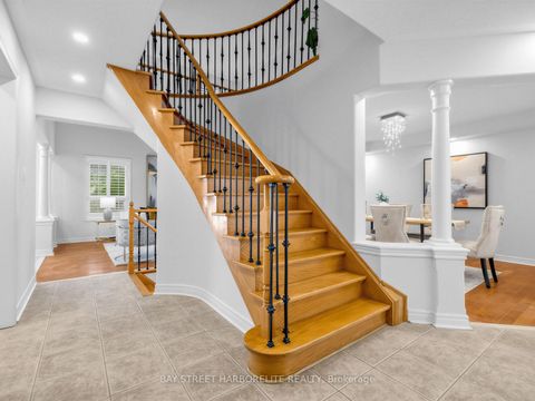 Photo 4 at 81 Laurendale Avenue, Keswick South, Georgina