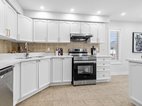 Photo 10 at 81 Laurendale Avenue, Keswick South, Georgina
