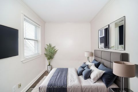 Photo 4 at 31 Woodmount Avenue, Danforth, Toronto