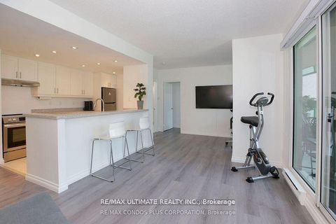 Photo 4 at 601 - 77 Harbour Square, Waterfront Communities C1, Toronto