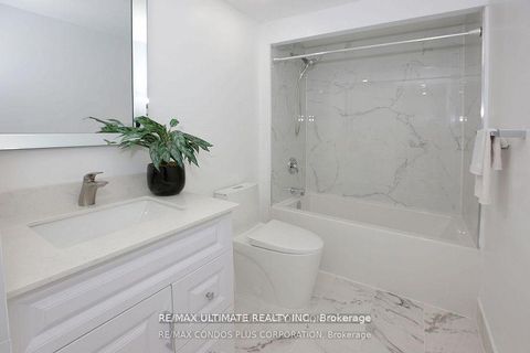 Photo 9 at 601 - 77 Harbour Square, Waterfront Communities C1, Toronto