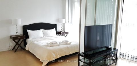 Photo 3 at 516 - 85 Queens Wharf Road, Waterfront Communities C1, Toronto