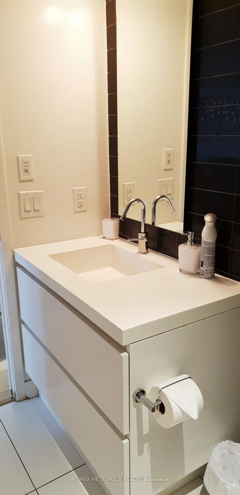Photo 9 at 516 - 85 Queens Wharf Road, Waterfront Communities C1, Toronto