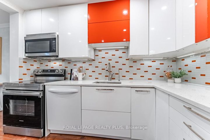 Photo 9 at 161 - 2120 RATHBURN Road E, Rathwood, Mississauga