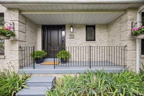 Photo 3 at 16 Autumn Way, Aurora Heights, Aurora