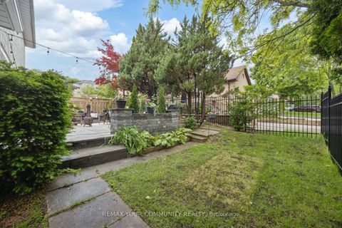 Photo 39 at 16 Autumn Way, Aurora Heights, Aurora