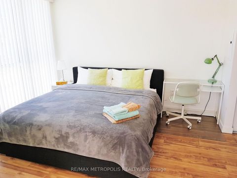 Photo 5 at 307 - 85 Queens Wharf Road, Waterfront Communities C1, Toronto