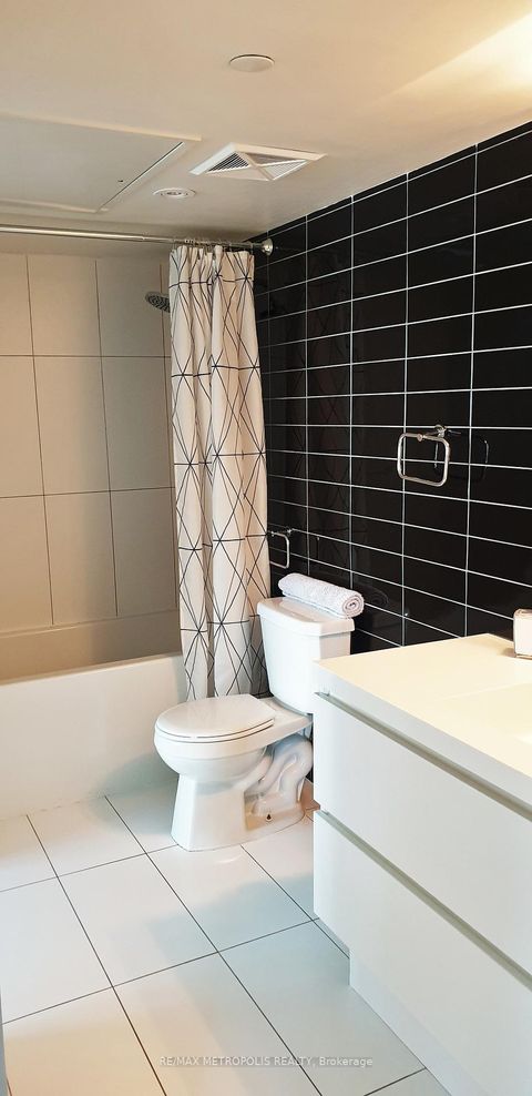Photo 8 at 307 - 85 Queens Wharf Road, Waterfront Communities C1, Toronto