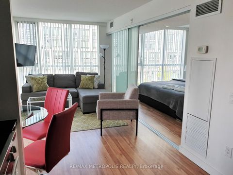 Photo 10 at 307 - 85 Queens Wharf Road, Waterfront Communities C1, Toronto