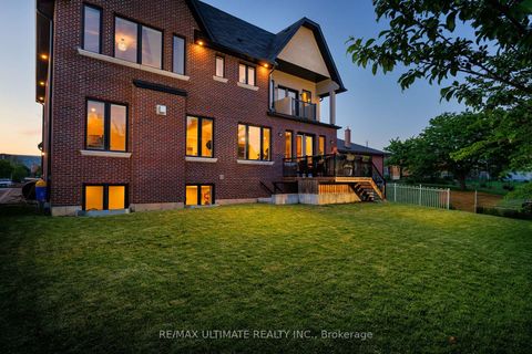 Photo 2 at 33 Dorsey Drive, Maple Leaf, Toronto