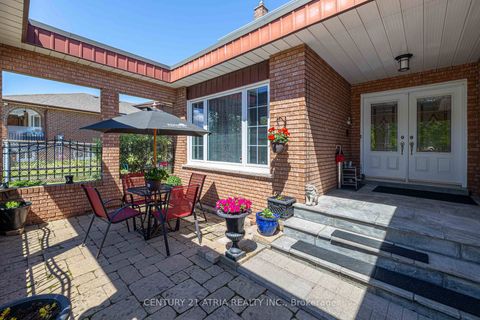 Photo 2 at 33 Morbank Drive, Steeles, Toronto