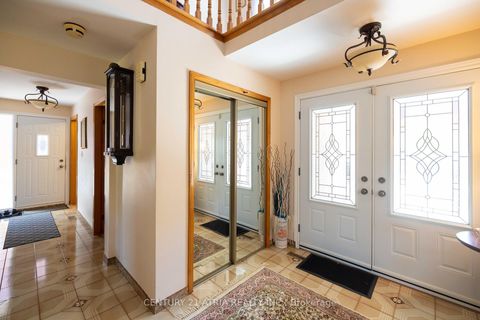 Photo 3 at 33 Morbank Drive, Steeles, Toronto