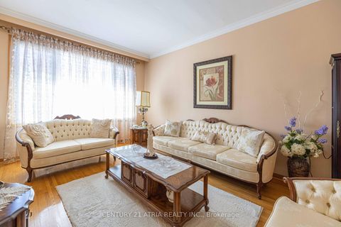 Photo 5 at 33 Morbank Drive, Steeles, Toronto