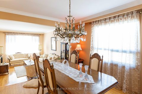 Photo 6 at 33 Morbank Drive, Steeles, Toronto
