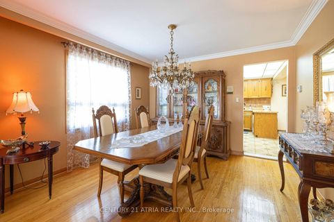 Photo 7 at 33 Morbank Drive, Steeles, Toronto