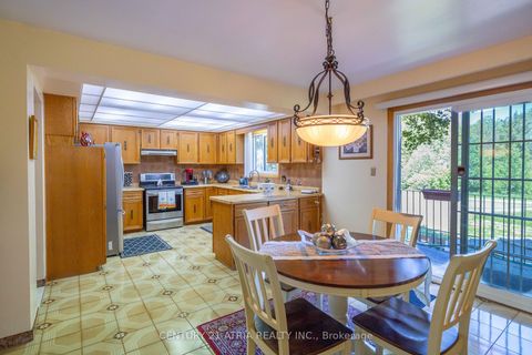 Photo 8 at 33 Morbank Drive, Steeles, Toronto