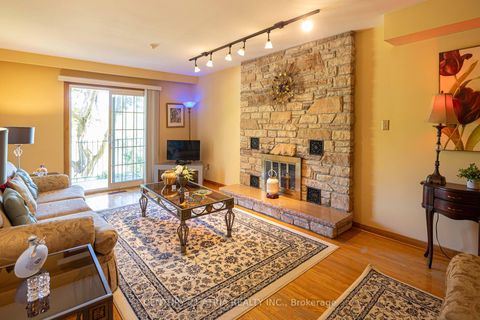 Photo 12 at 33 Morbank Drive, Steeles, Toronto