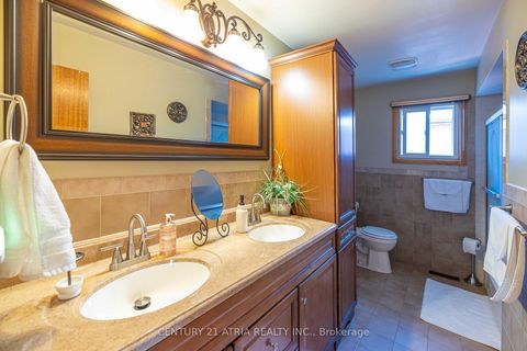 Photo 20 at 33 Morbank Drive, Steeles, Toronto