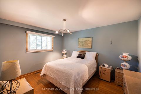 Photo 21 at 33 Morbank Drive, Steeles, Toronto
