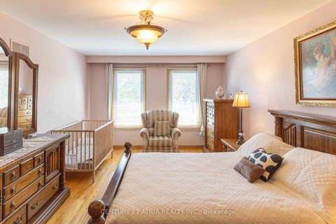 Photo 24 at 33 Morbank Drive, Steeles, Toronto