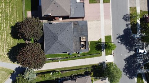 Photo 33 at 33 Morbank Drive, Steeles, Toronto