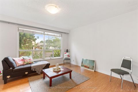 Photo 2 at 334 Moore Park Avenue, Newtonbrook West, Toronto