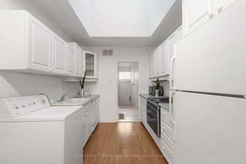 Photo 4 at 334 Moore Park Avenue, Newtonbrook West, Toronto