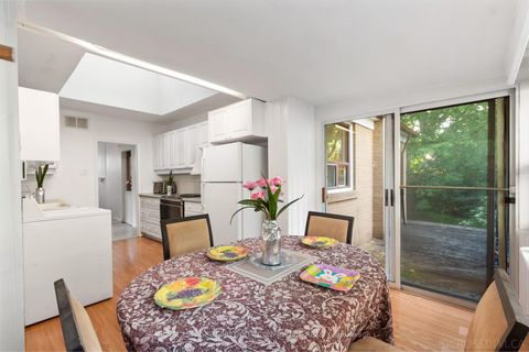 Photo 5 at 334 Moore Park Avenue, Newtonbrook West, Toronto