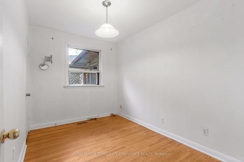 Photo 9 at 334 Moore Park Avenue, Newtonbrook West, Toronto