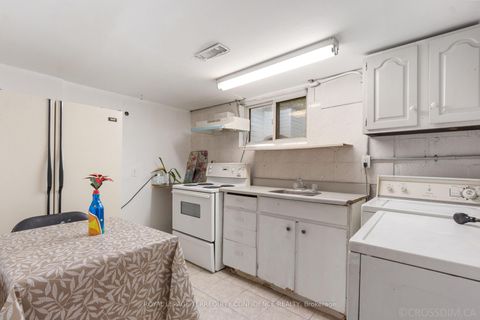 Photo 18 at 334 Moore Park Avenue, Newtonbrook West, Toronto