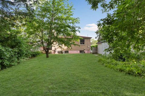 Photo 20 at 334 Moore Park Avenue, Newtonbrook West, Toronto