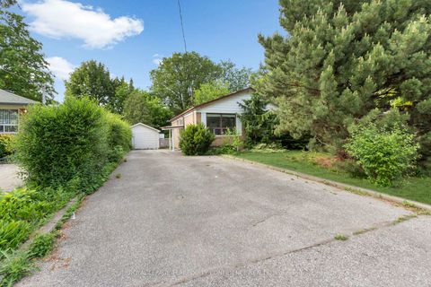 Photo 22 at 334 Moore Park Avenue, Newtonbrook West, Toronto