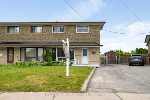 Photo 2 at 48 Goldsboro Road, Humber Summit, Toronto