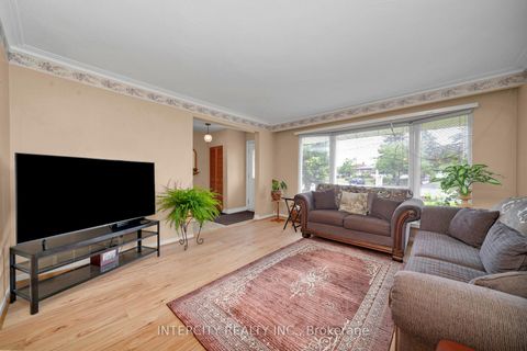 Photo 10 at 48 Goldsboro Road, Humber Summit, Toronto