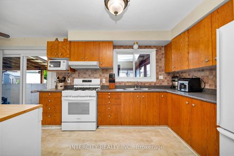 Photo 14 at 48 Goldsboro Road, Humber Summit, Toronto