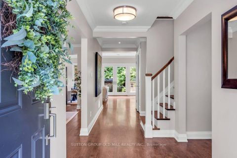 Photo 2 at 38 Edgemore Drive, Queensway, Toronto