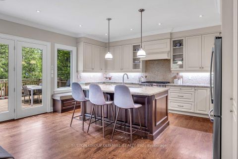 Photo 10 at 38 Edgemore Drive, Queensway, Toronto