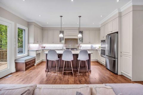 Photo 11 at 38 Edgemore Drive, Queensway, Toronto