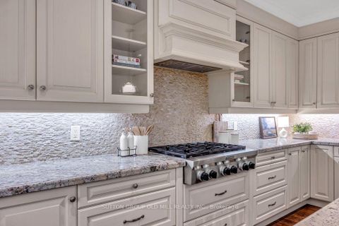 Photo 13 at 38 Edgemore Drive, Queensway, Toronto