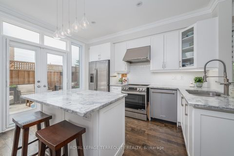 Photo 11 at 69 Lobo Mews, City Centre West, Toronto