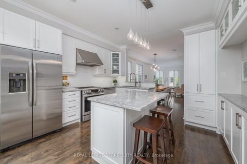 Photo 13 at 69 Lobo Mews, City Centre West, Toronto